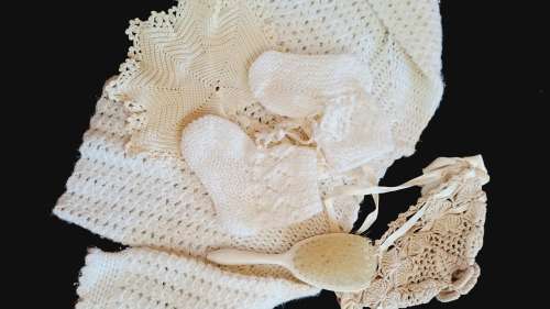 Vintage hand crotcheted baby set. Toooo beautiful
