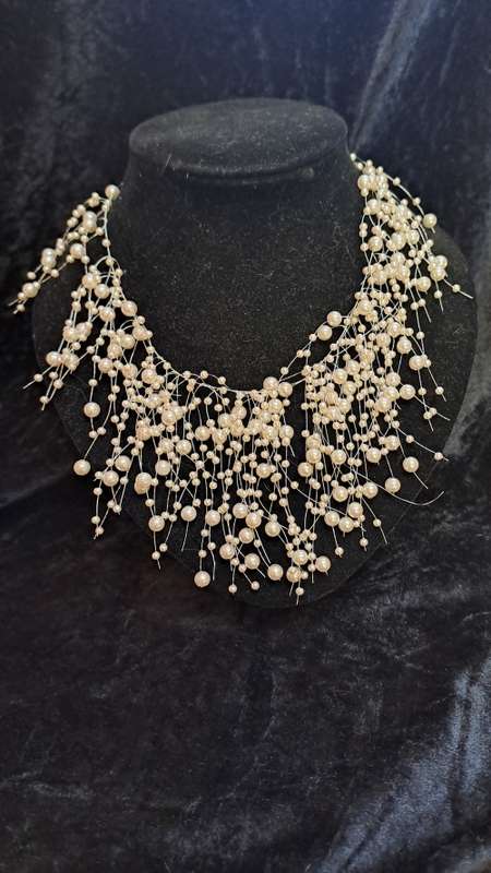 Clustered faux pearl necklace LOVELY
