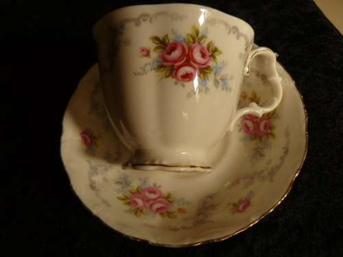 ROYAL ALBERT DUO STUNNING !!!
