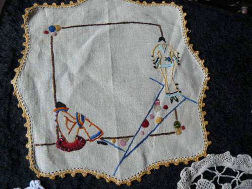 VINTAGE COTTON MIXED DOILIES