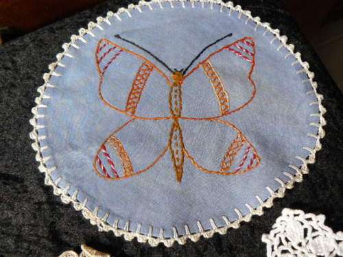 VINTAGE COTTON MIXED DOILIES