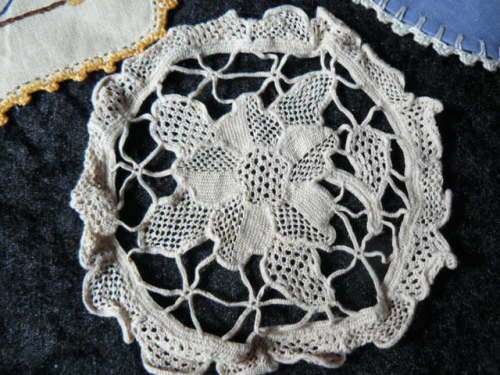 VINTAGE COTTON MIXED DOILIES
