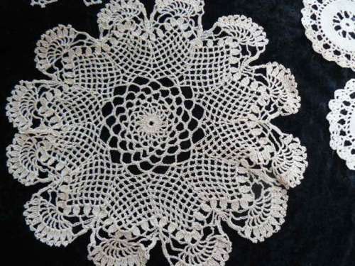 MIXED LOT OF VINTAGE DOILIES CREAM