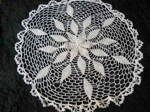 HAND CROCHETEDVINTAGE DOILIE