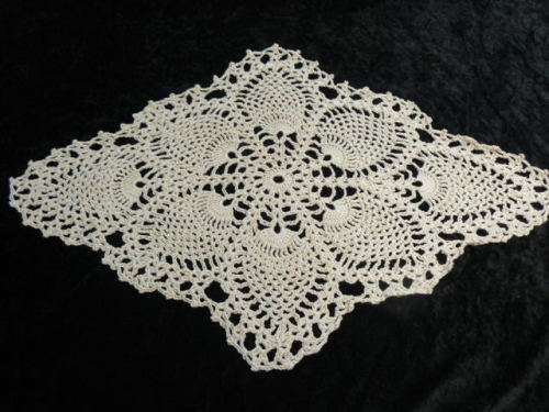 HAND CROCHETED COTTON DOILIE CAN BE USED AS CENTRE PIECE