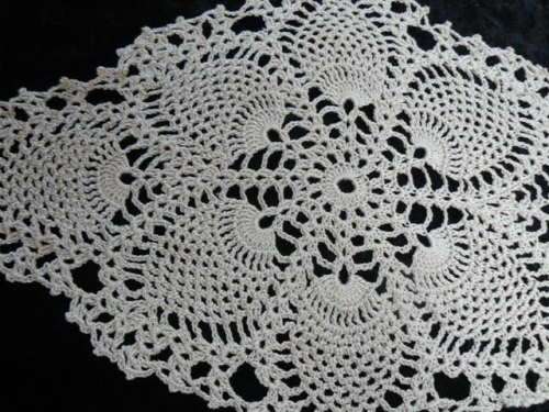 HAND CROCHETED COTTON DOILIE CAN BE USED AS CENTRE PIECE