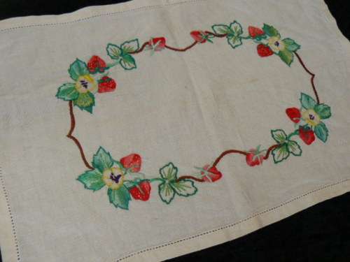 VINTAGE COTTON EMBROIDERED TRAY CLOTH