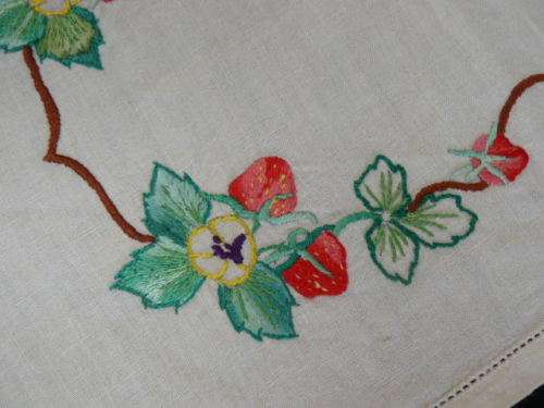 VINTAGE COTTON EMBROIDERED TRAY CLOTH
