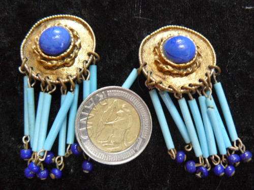 FASHION EARRINGS AND FREE NECKLACE