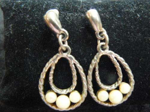 SILVER TONED FASHION EARRINGS WITH FOUX PEARLS