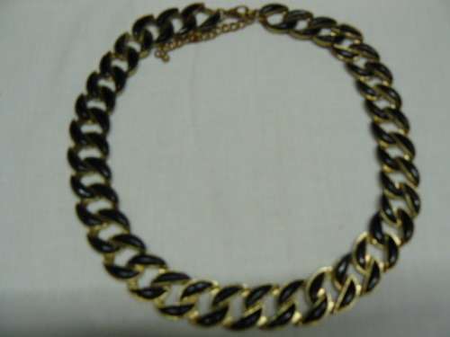 GOLD AND BLACK FASHION NECKLACE