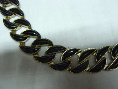 GOLD AND BLACK FASHION NECKLACE