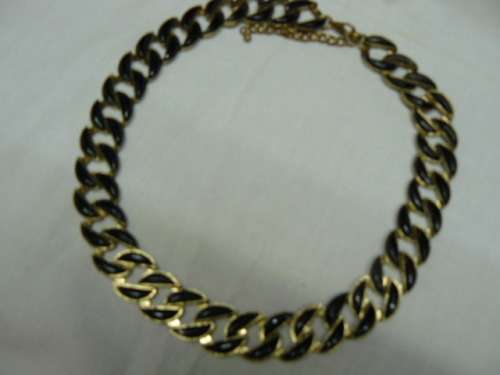 GOLD AND BLACK FASHION NECKLACE