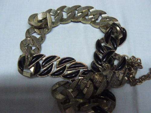 GOLD AND BLACK FASHION NECKLACE
