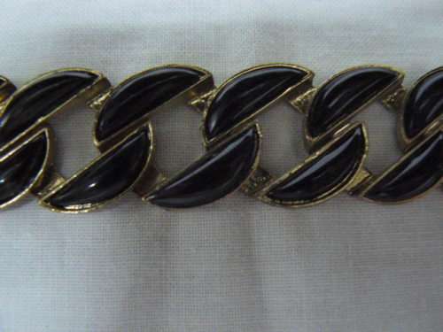 GOLD AND BLACK FASHION NECKLACE