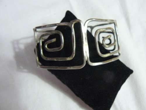 SILVER TONED ADJUSTABLE BANGLE