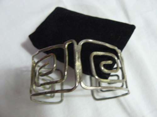 SILVER TONED ADJUSTABLE BANGLE