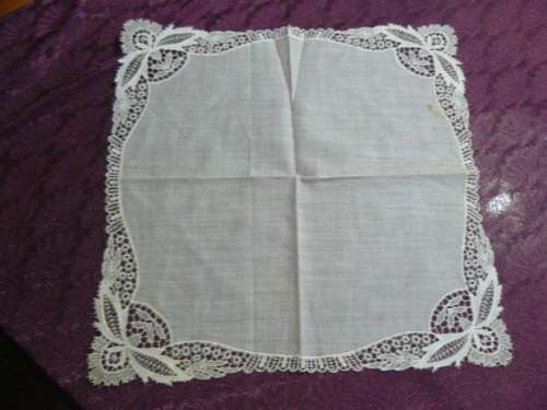 HANKIE VINTAGE COTTOM WIH LACE