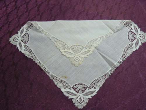 HANKIE VINTAGE COTTOM WIH LACE
