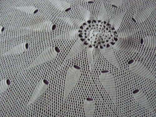 VINTAGE COTTON HAND CROCHETED ROUND DOILIE CREAM