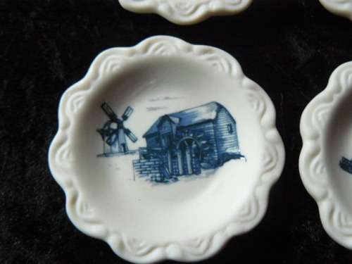 DELFT WARE GENUINE PORCELAIN MINIATURE COLLCTBLE PLATES