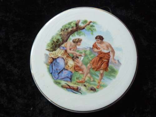 PORCELAIN WALL PLAGUE GOLD RIM 12.5 CM