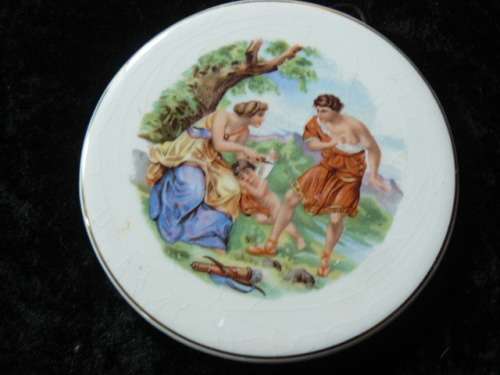 PORCELAIN WALL PLAGUE GOLD RIM 12.5 CM