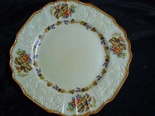 PLATE PORCELAIN ENGLAND 22 CM