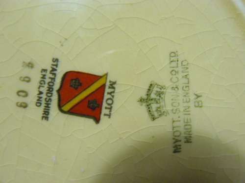 PLATE PORCELAIN ENGLAND 22 CM