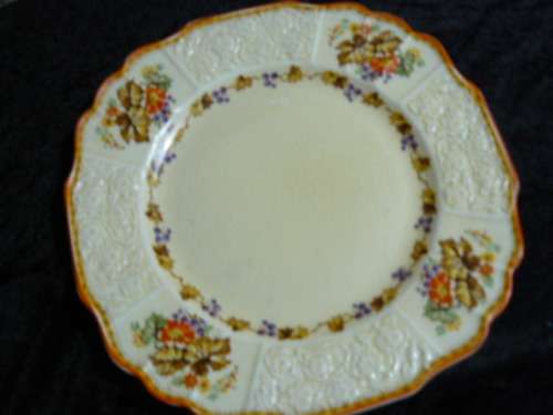 PLATE PORCELAIN ENGLAND 22 CM