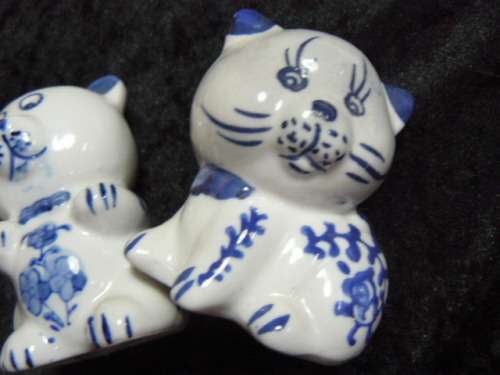 PORCELAIN BLUE AND WHITE SALT AND PEPPER SET