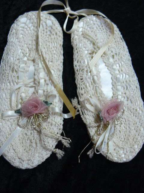 VINTAGE HAND CROCHETED SLIPPERS WITH FREE HANKIE AND SCARVE