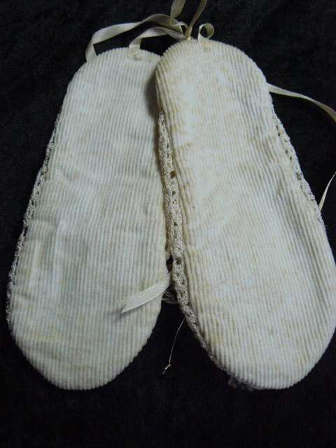 VINTAGE HAND CROCHETED SLIPPERS WITH FREE HANKIE AND SCARVE