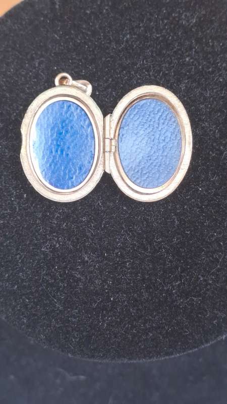 9ct metal core gold plated locket beautiful