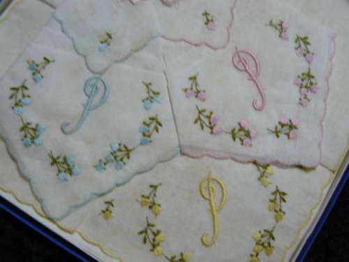 VINTAGE COTTON EMBROIDERED HANKIS BOXED