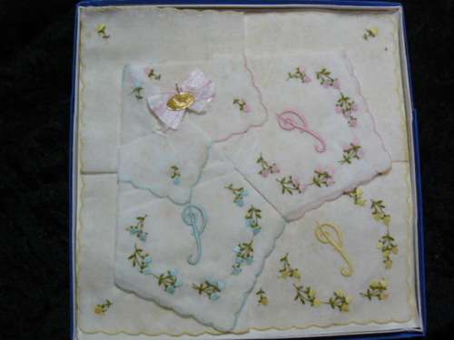VINTAGE COTTON EMBROIDERED HANKIS BOXED
