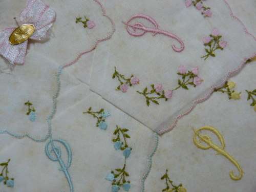 VINTAGE COTTON EMBROIDERED HANKIS BOXED