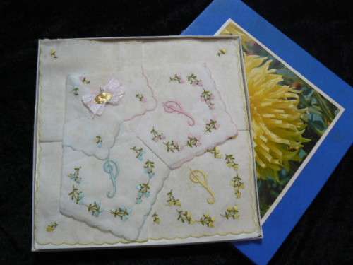 VINTAGE COTTON EMBROIDERED HANKIS BOXED