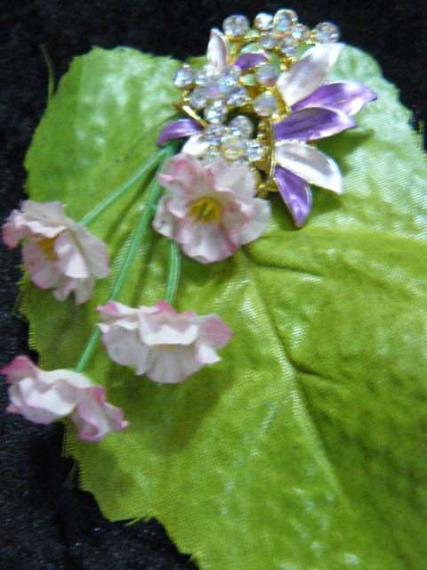 STUNNING BLING FASHION BROCH