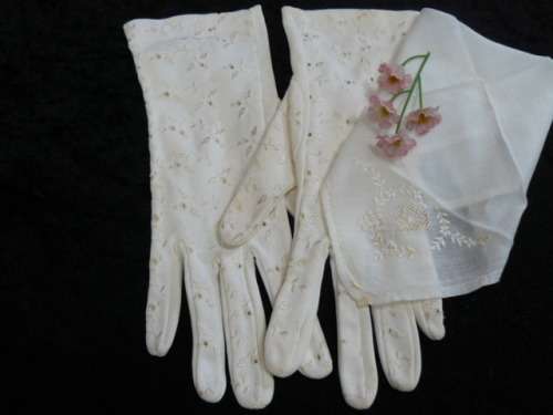 MOST STUNNING BEADDED GLOVES MED