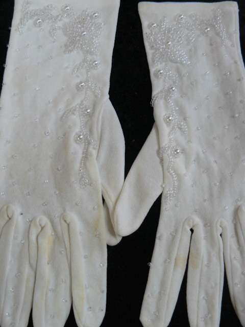 MOST STUNNING BEADDED GLOVES MED