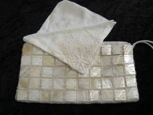 VINTAGE COTTON EMBROIDERED HANKIE AND LITTLE BAG WITH MOTHER OF PEARL EFFECT