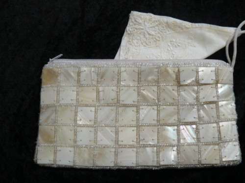 VINTAGE COTTON EMBROIDERED HANKIE AND LITTLE BAG WITH MOTHER OF PEARL EFFECT