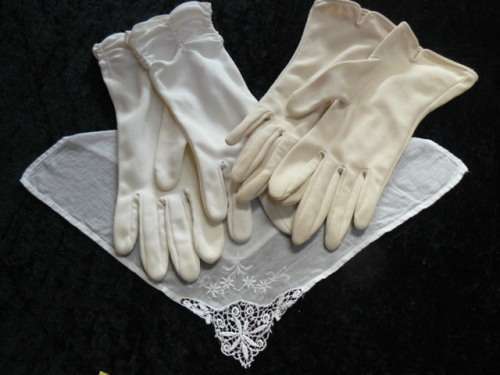 VINTAGE COTTON HANKIE AND 2 PAIRS OF GLOVES MEDIUM I PAIR CREAM