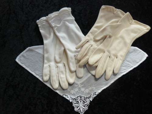 VINTAGE COTTON HANKIE AND 2 PAIRS OF GLOVES MEDIUM I PAIR CREAM