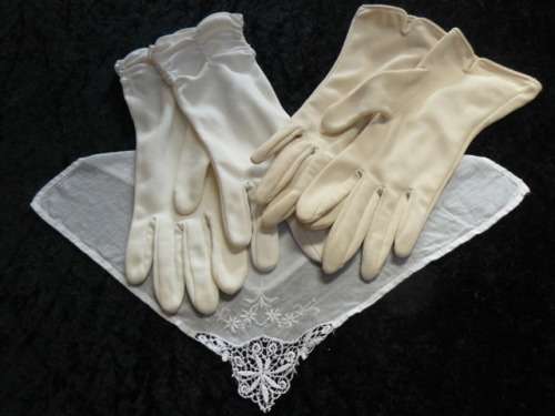 VINTAGE COTTON HANKIE AND 2 PAIRS OF GLOVES MEDIUM I PAIR CREAM