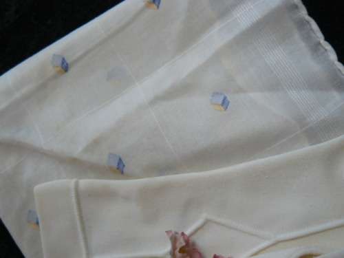 VINTAGE HANKIES X 2 ANDGLOVES