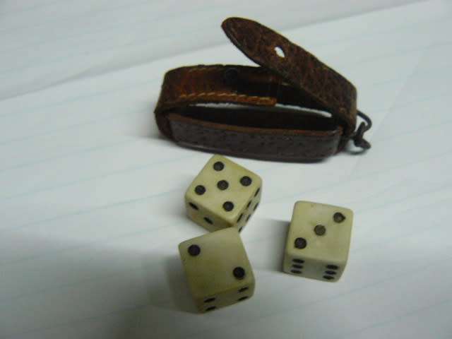 MINIATURE DICES IN LEATHER CASE CAN BE USED AS KEY RING
