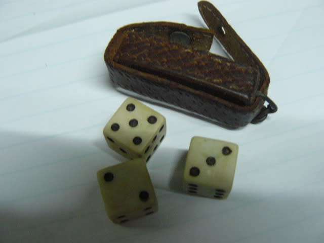 MINIATURE DICES IN LEATHER CASE CAN BE USED AS KEY RING