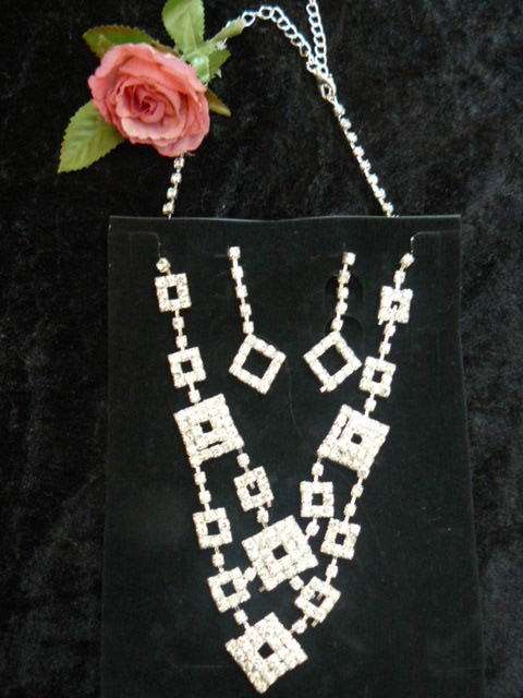 FASHION NECKLACE AND EARRING SET BLING NEW